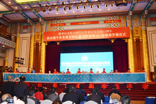 南陽(yáng)銀通節(jié)能建材高新技術(shù)開(kāi)發(fā)有限公司獲聯(lián)合國(guó)千年發(fā)展目標(biāo)公益主題活動(dòng)頒發(fā)節(jié)能貢獻(xiàn)獎(jiǎng)