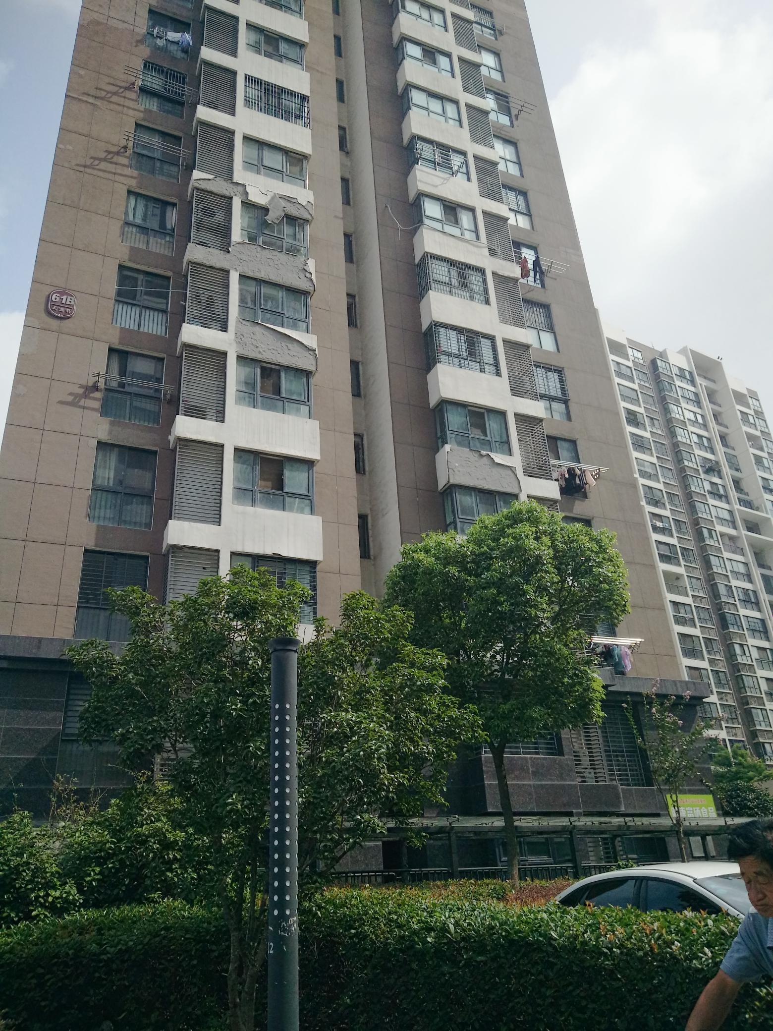 ���գ��Ϸ�ĳС�^(q��)�Ᵽ�؝M���w����ζŽ^�≦���،�Ó����