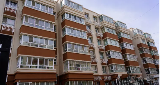 新疆巴州更換60余萬平米外墻保溫材料 筑牢居民小區(qū)“防火墻”